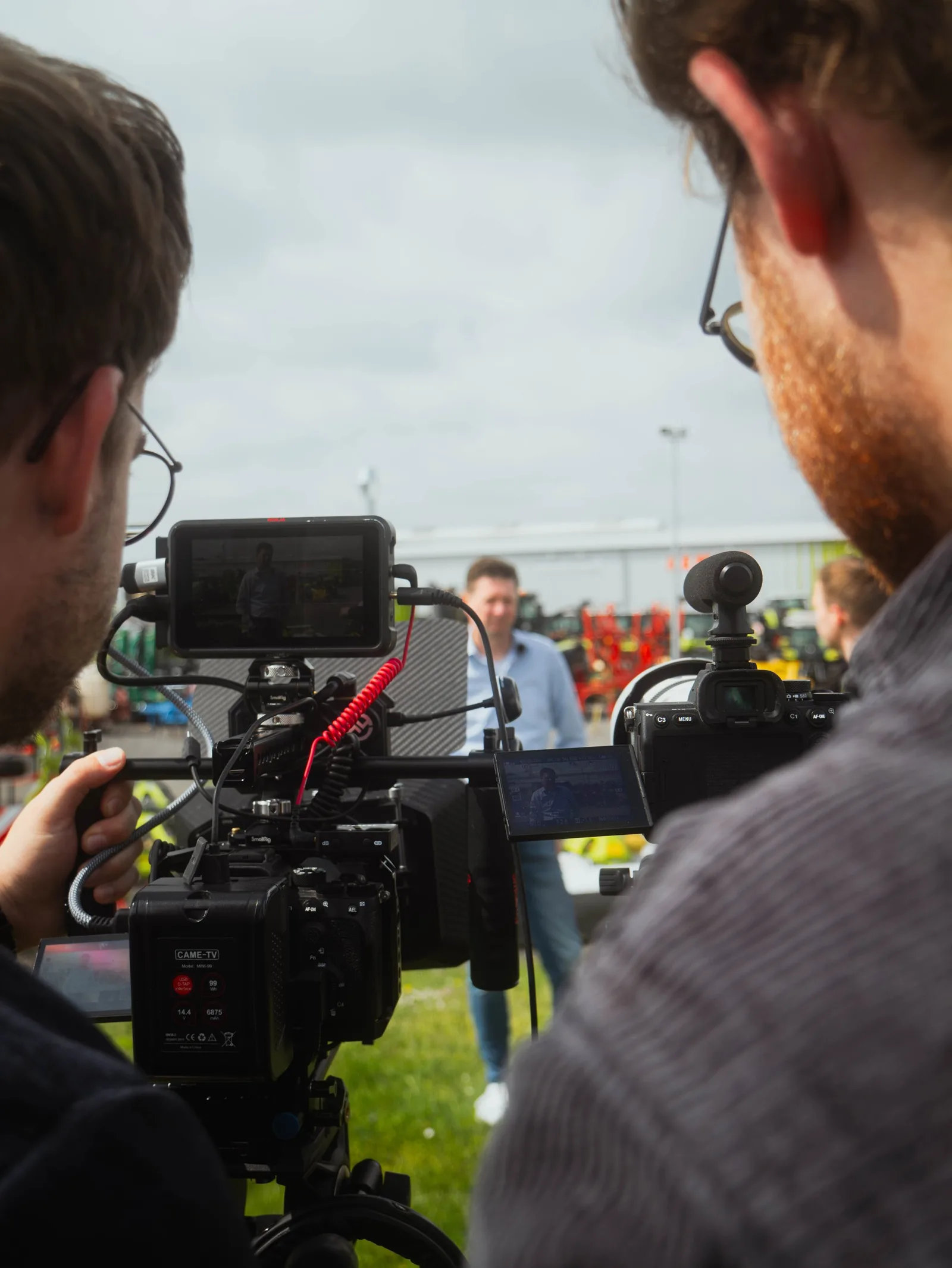 Videodreh auf dem Hof eines Landtechnik-Händlers